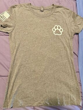 Women’s Next Level Apparel Gray Crewneck Tee with Pawprint Size L